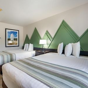 Deluxe Family Suite